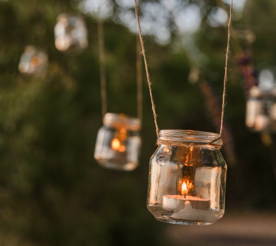 Lampion ze słoika – jak go wykonać? Poradnik DIY