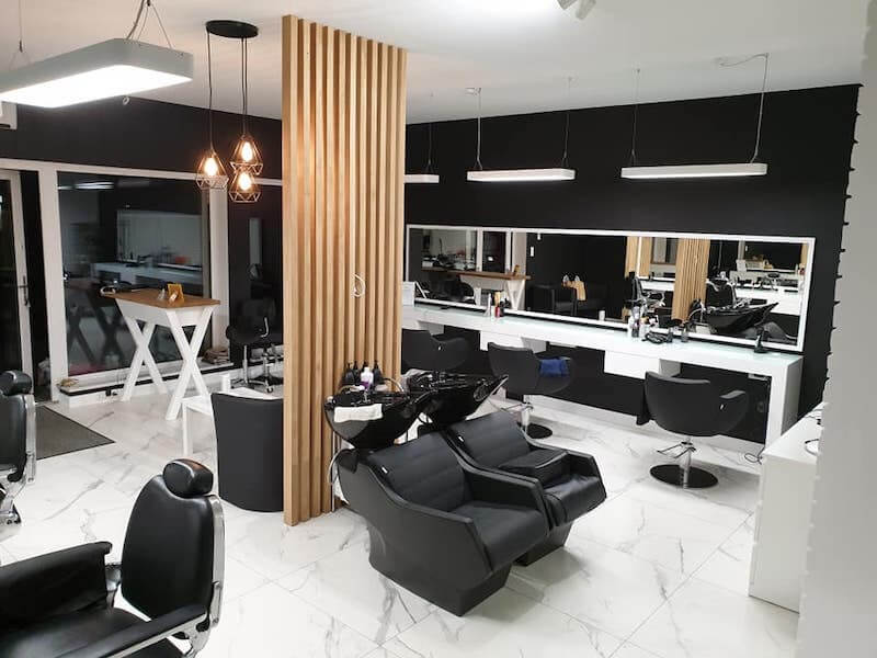 Nowoczesny salon fryzjerski w klimacie industrialnym