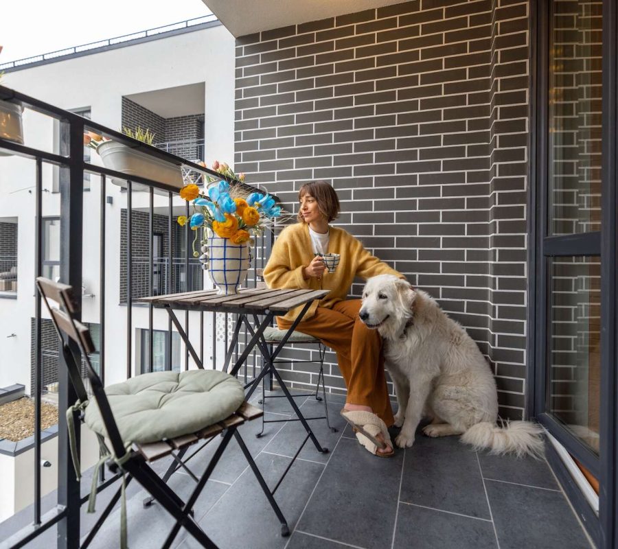 Jak urządzić balkon? Praktyczne wskazówki i inspiracje