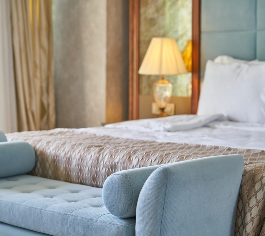 Jak urządzić sypialnię – praktyczne pomysły i inspiracje