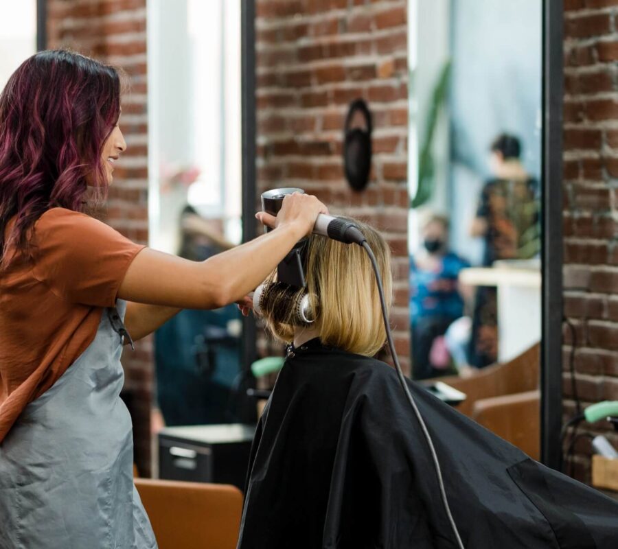 Salon fryzjerski w stylu loft – jak go urządzić?