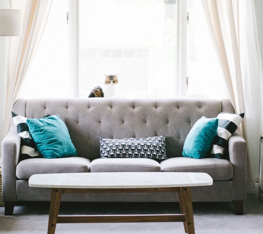 Wygodne i funkcjonalne miejsce do odpoczynku w salonie