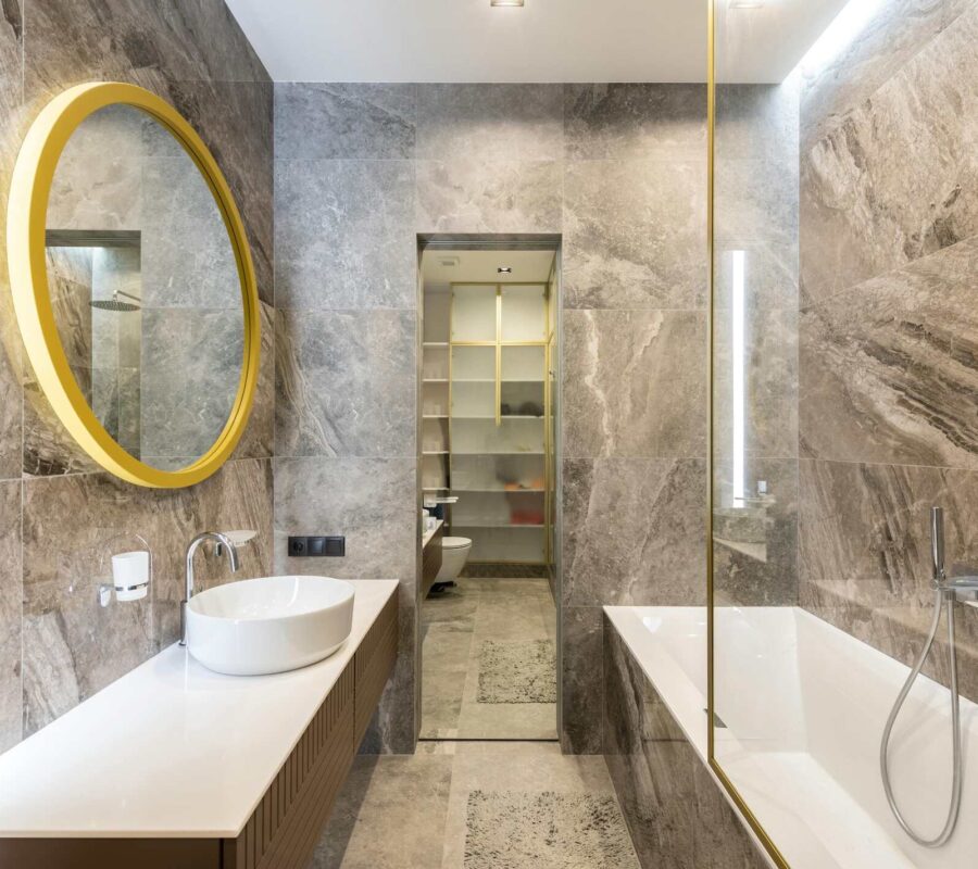 Kabina czy wanna? Jak podjąć decyzję w łazience rodzinnej