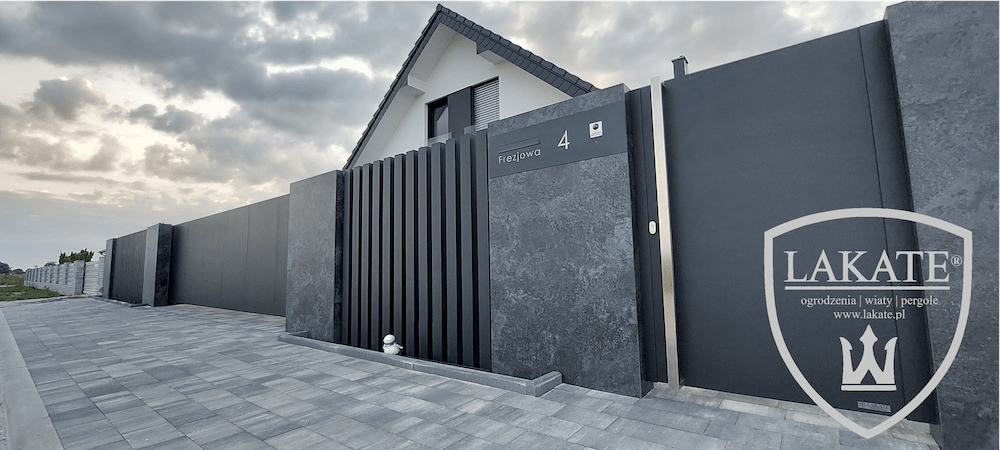 ogrodzenie z tle nowoczesnego domu