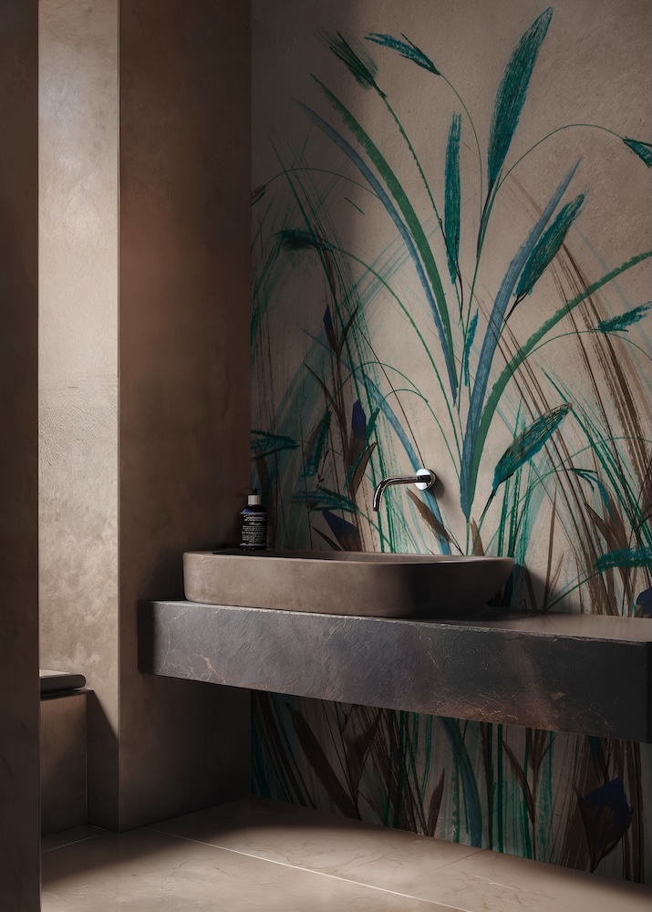 tapeta z zielonym motywem za umywalką 