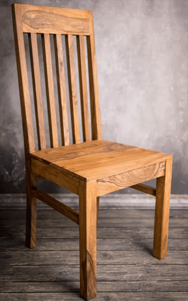 drewniane krzesło do jadalni z surowego drewna 