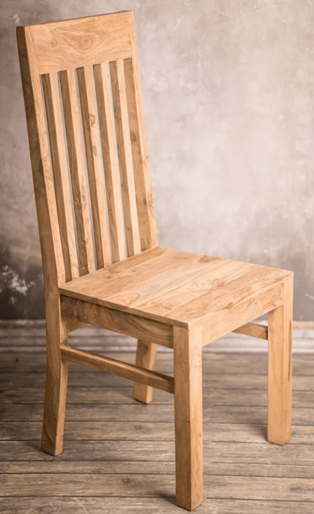 krzesło ze szlifowanego drewna  