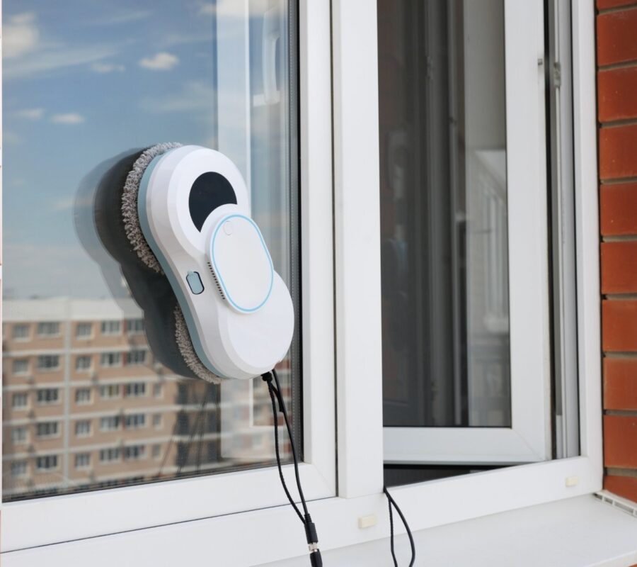 Roboty do okien – praktyczne wskazówki dla każdego domu i biura